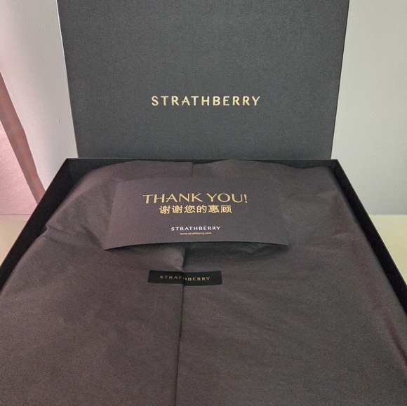 STRATHBERRY MIDI TOTE IN RUBY - Picture 2 of 9